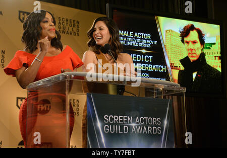 Schauspielerinnen Niecy Nash (L) und Olivia Munn verkünden Nominierungen auf der Bühne für die 24. jährlichen SAG Awards im Pacific Design Center in West Hollywood, Kalifornien am 13. Dezember 2017. Die Gewinner werden bei einer Liveübertragung am Sonntag, den 21. Januar angekündigt werden. Foto von Jim Ruymen/UPI Stockfoto