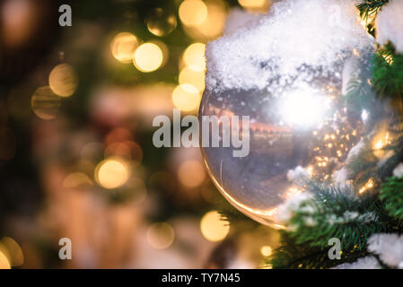 Festliche Weihnachtsbeleuchtung und Dekoration auf Moskaus Straßen - Hauptstadt von Weihnachten, Russland Stockfoto