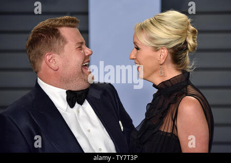 James Corden (L) und seiner Frau Julia Carey kommen für die Vanity Fair Oscar Party im Wallis Annenberg Center für Darstellende Künste in Beverly Hills, Kalifornien am 4. März 2018. Foto von Christine Kauen/UPI Stockfoto