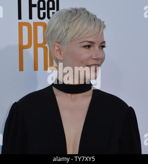 Warf Mitglied Michelle Williams besucht die Premiere der Komödie "Ich fühle mich ziemlich "theWestwood Dorf Theater im Westwood Abschnitt von Los Angeles am 17. April 2018. Story: Eine Frau kämpft mit Unsicherheit erwacht aus einem Sturz glauben Sie ist die Schönste und fähige Frau auf dem Planeten. Ihr neues Vertrauen ermöglicht ihr Leben ohne Angst, aber was passiert, wenn Sie realisiert Ihren Auftritt nie geändert? Foto von Jim Ruymen/UPI Stockfoto