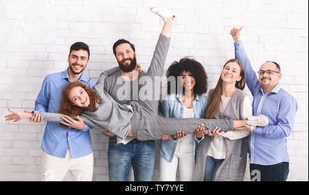 Group Portrait von multi-ethnischen Menschen mit Freund Stockfoto