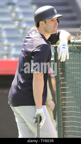New York Yankees' Neil Walker wartet schlagende Praxis vor dem Spiel gegen die Los Angeles Angels im Angel Stadium in Anaheim, Kalifornien, am 29. April 2018. Foto von Lori Shepler/UPI Stockfoto