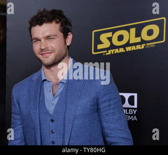 Warf Mitglied Alden Ehrenreich besucht die Premiere des Motion Picture sci-fi Fantasy olo: ein Star Wars Story' im Hollywood Abschnitt von Los Angeles am 10. Mai 2018. Handlung: Während ein Abenteuer in einen dunklen Unterwelt, Han Solo erfüllt seine Zukunft copilot Chewbacca und Begegnungen Lando Calrissian Jahre bevor sich der Rebellion. Foto von Jim Ruymen/UPI Stockfoto