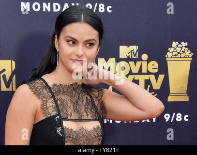 Schauspielerin Camila Mendes sorgt sich die MTV-Film & TV Auszeichnungen bei den Barker Hangar in Santa Monica, Kalifornien am 16. Juni 2018. Es wird der 27. Ausgabe des Awards werden, und der zweite, um gemeinsam Filme und Fernsehen ehren. Die Show wird Band am Samstag, den 16. Juni, am Montag, den 18. Juni. Foto von Jim Ruymen/UPI Stockfoto