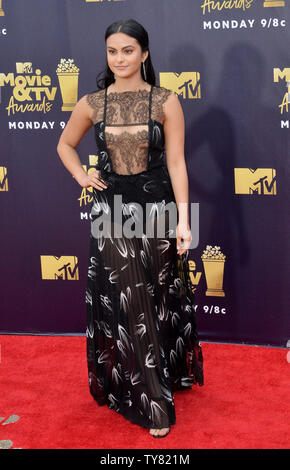 Schauspielerin Camila Mendes sorgt sich die MTV-Film & TV Auszeichnungen bei den Barker Hangar in Santa Monica, Kalifornien am 16. Juni 2018. Es wird der 27. Ausgabe des Awards werden, und der zweite, um gemeinsam Filme und Fernsehen ehren. Die Show wird Band am Samstag, den 16. Juni, am Montag, den 18. Juni. Foto von Jim Ruymen/UPI Stockfoto