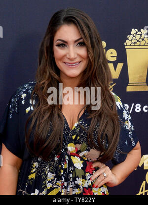 TV-Persönlichkeit Deena Nicole Cortese sorgt sich die MTV-Film & TV Auszeichnungen bei den Barker Hangar in Santa Monica, Kalifornien am 16. Juni 2018. Es wird der 27. Ausgabe des Awards werden, und der zweite, um gemeinsam Filme und Fernsehen ehren. Die Show wird Band am Samstag, den 16. Juni, am Montag, den 18. Juni. Foto von Jim Ruymen/UPI Stockfoto