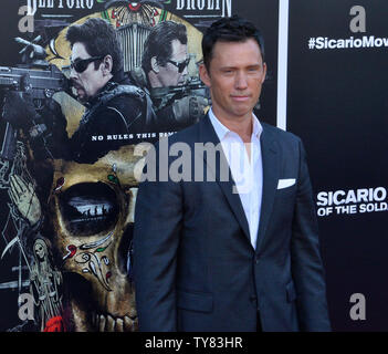 Warf Mitglied Jeffrey Donovan besucht die Premiere des Motion picture Krimi icario: Tag der Soldado' im Westwood Village Theater in Los Angeles am 26. Juni 2018. Die Geschichte folgt den eskalierenden Krieg gegen Drogen an der US-mexikanischen Grenze wie die Kartelle Menschenhandel Terroristen über die US-Grenze begonnen haben. Der Krieg kämpfen, federal agent Matt Graver re-Teams mit der mercurial Alejandro. Foto von Jim Ruymen/UPI Stockfoto