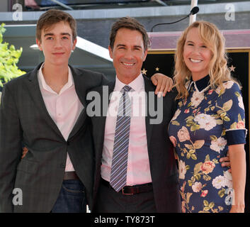 Schauspieler Eric McCormack (C) wird von seiner Frau Janet Holden (R) und ihr Sohn Finnigan McCormack während einer enthüllungsfeier ihn ehrt mit dem 2.644 th Stern auf dem Hollywood Walk of Fame in Los Angeles am 13. September 2018. Foto von Jim Ruymen/UPI Stockfoto