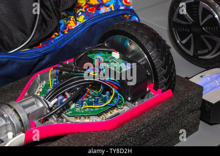 Gyroscooter interne Struktur mit Ersatzteile.. Intelligente Geräte. Premium gyroscooter Stockfoto