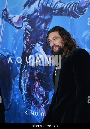 Warf Mitglied Jason Momoa besucht die Premiere des sci-fi-Film "aquaman" an der TCL Chinese Theatre in Hollywood" in Los Angeles am 12. Dezember 2018. Der Film erzählt die Geschichte von Arthur Curry, dass er der Erbe des Unterwasser Königreich Atlantis lernt, und muss einen Schritt vorwärts, um sein Volk zu führen und zu einem Helden der Welt sein. Foto von Jim Ruymen/UPI Stockfoto