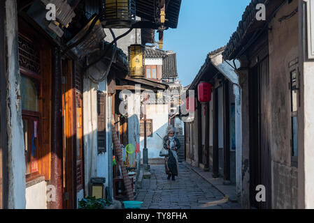 Die Straßen der Altstadt von Zhou Zhuang in den frühen Morgenstunden Stockfoto