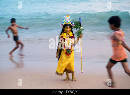 Mädchen als Göttin in Dussehra Festival, Tamil Nadu, Indien Stockfoto