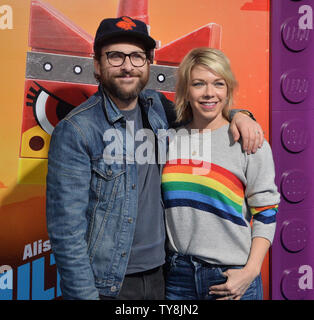 Warf Mitglied Charlie Tag und seine Frau Schauspielerin Mary Elizabeth Ellis Besuchen die Premiere der animierte motion picture musikalische Komödie "Lego Film 2: Der zweite Teil' im Regency Dorf Theater im Westwood Abschnitt von Los Angeles am 2. Februar 2019. Handlung: Es ist fünf Jahre her, dass Alles war super und die Bürger vor einer riesigen neuen Bedrohung: LEGO DUPLO ¨ Invasoren aus dem Weltall, alles Ruinierende schneller als Sie wieder aufzubauen. Foto von Jim Ruymen/UPI Stockfoto