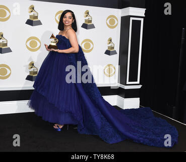 Ella Mai erscheint Backstage mit ihren Preis für die beste R&B-Song für "Buh würde", während die 61. jährlichen Grammy Awards im Staples Center in Los Angeles am 10. Februar 2019 statt. Foto von Gregg DeGuire/UPI Stockfoto