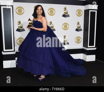 Ella Mai erscheint Backstage mit ihren Preis für die beste R&B-Song für "Buh würde", während die 61. jährlichen Grammy Awards im Staples Center in Los Angeles am 10. Februar 2019 statt. Foto von Gregg DeGuire/UPI Stockfoto