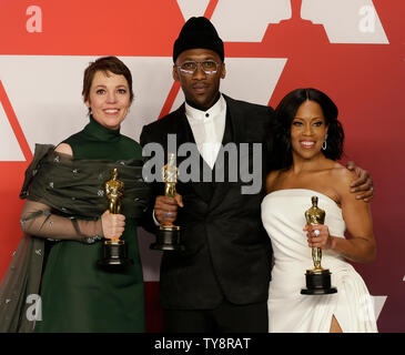 (L - R) Olivia Colman, Sieger der Beste Schauspielerin für "Der Favorit", Mahershala Ali, der Gewinner der besten Nebendarsteller für "grüne Buch", und Regina König, Sieger der Beste Nebendarstellerin für "Wenn der Beale Street konnte sprechen, "erscheinen Backstage mit ihren Oscars während der 91. jährlichen Academy Awards im Loews Hotel Hollywood in Hollywood" in Los Angeles am 24. Februar 2019. Foto von John angelillo/UPI Stockfoto