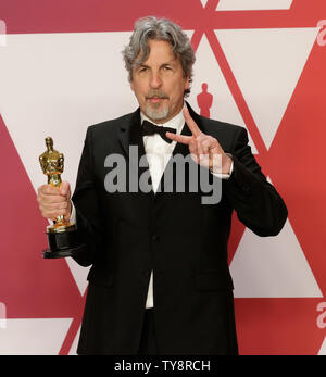 Peter Farrelly Gewinner der besten ursprünglichen Drehbuch für "grüne Buch", erscheint hinter der Bühne mit seinem Oscar während der 91. jährlichen Academy Awards im Loews Hotel Hollywood in Hollywood" in Los Angeles am 24. Februar 2019. Foto von John angelillo/UPI Stockfoto