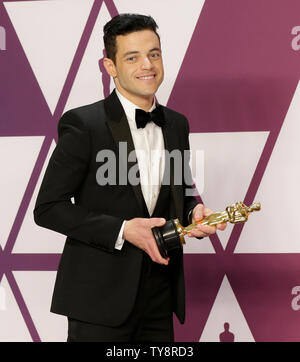 Rami Malek Bester Darsteller in einer Hauptrolle für "Bohemian Rhapsody", erscheint hinter der Bühne mit seinem Oscar während der 91. jährlichen Academy Awards im Loews Hotel Hollywood in Hollywood" in Los Angeles am 24. Februar 2019. Foto von John angelillo/UPI Stockfoto