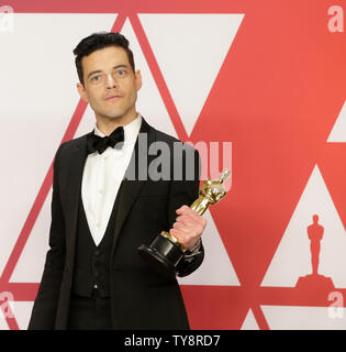 Rami Malek Bester Darsteller in einer Hauptrolle für "Bohemian Rhapsody", erscheint hinter der Bühne mit seinem Oscar während der 91. jährlichen Academy Awards im Loews Hotel Hollywood in Hollywood" in Los Angeles am 24. Februar 2019. Foto von John angelillo/UPI Stockfoto