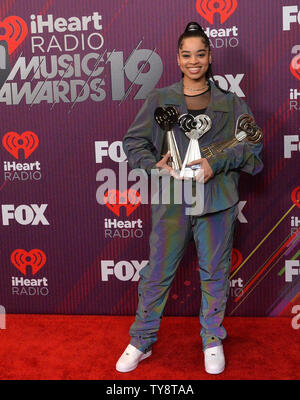 Ella Mai, gewinnt den Award für R&B-Künstler des Jahres, Beste Neue R&B-Künstler, und R&B-Song des Jahres für "Buh hatte,', hinter der Bühne während der 6. jährlichen iHeartRadio Music Awards wird am Microsoft Theater in Los Angeles, Kalifornien am 14. März 2019. Die jährliche Preisverleihung ist Sendung auf FOX leben. Foto von Jim Ruymen/UPI Stockfoto