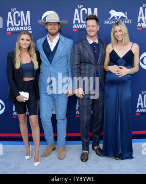 (L - R) Brittney Marie Cole Kelley, Brian Kelley und Tyler Hubbard von Florida Georgia Linie, und Hayley Hubbard nehmen an der 54. jährlichen Academy der Country Music Awards im MGM Grand Garden Arena in Las Vegas, Nevada am 7. April 2019 statt. Die Sendung wird ausgestrahlt auf CBS leben. Foto von Jim Ruymen/UPI Stockfoto