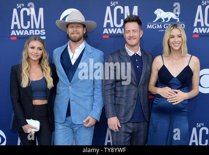 (L - R) Brittney Marie Cole Kelley, Brian Kelley und Tyler Hubbard von Florida Georgia Linie, und Hayley Hubbard nehmen an der 54. jährlichen Academy der Country Music Awards im MGM Grand Garden Arena in Las Vegas, Nevada am 7. April 2019 statt. Die Sendung wird ausgestrahlt auf CBS leben. Foto von Jim Ruymen/UPI Stockfoto