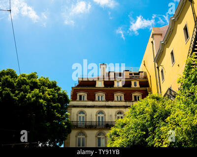 An der Wand eines alten Palastes mit Azulejo, eine typische Ornament der portugiesische Architektur abgedeckt Stockfoto