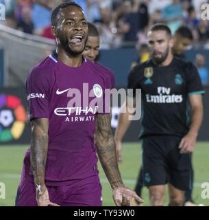 Manchester City's vorwärts Raheem Sterling (7) feiert sein Tor in der ersten Halbzeit während ihrer Internationalen Champions Cup Match im Los Angeles Memorial Coliseum in Los Angeles am 26. Juli 2017. Foto von Michael Goulding/UPI Stockfoto