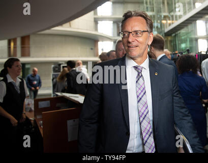 Berlin, Deutschland. 26 Juni, 2019. Holger Münch, Präsident des Bundeskriminalamtes, kommt in der Sitzung des Innenausschusses des Deutschen Bundestages auf der Lübcke Mordfall. Heute (26.06.2019) Das Interieur Ausschüsse des Hessischen Landtag und Bundestag ueber den Mord an der Kasseler Landrat Walter Lübcke. Credit: Monika Skolimowska/dpa-Zentralbild/dpa/Alamy leben Nachrichten Stockfoto