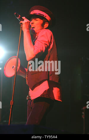 Sänger Scott Weiland bei Velvet Revolver zur Unterstützung ihres neuen Albums "Libertad" im Hard Rock in Las Vegas am 21. September 2007. (UPI Foto/Daniel Gluskoter) Stockfoto