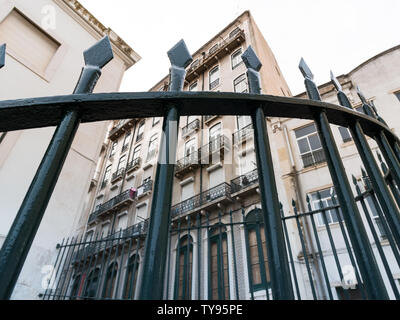 An der Wand eines alten Palastes mit Azulejo, eine typische Ornament der portugiesische Architektur abgedeckt Stockfoto