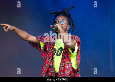 OSHUN (USA) DJ RODA (Musiker) Sänger, das Tragen der roten tartan Shirt an Afrika Oye, Sefton Park in Liverpool, Großbritannien Stockfoto