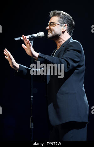 George Michael führt im MGM Grand Arena in Las Vegas, Nevada am 21. Juni 2008. Der englische Sänger und ehemaliger Sänger von Wham! Mitten in der ersten Tour in Nordamerika seit 17 Jahren mit seinem letzten Album '25'. (UPI Foto/Daniel Gluskoter) Stockfoto