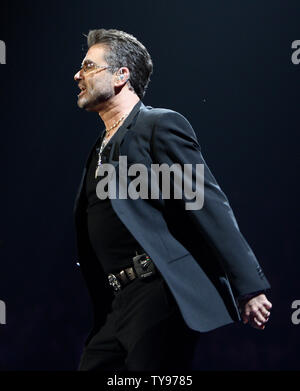 George Michael führt im MGM Grand Arena in Las Vegas, Nevada am 21. Juni 2008. Der englische Sänger und ehemaliger Sänger von Wham! Mitten in der ersten Tour in Nordamerika seit 17 Jahren mit seinem letzten Album '25'. (UPI Foto/Daniel Gluskoter) Stockfoto