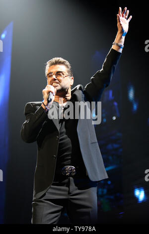 George Michael führt im MGM Grand Arena in Las Vegas, Nevada am 21. Juni 2008. Der englische Sänger und ehemaliger Sänger von Wham! Mitten in der ersten Tour in Nordamerika seit 17 Jahren mit seinem letzten Album '25'. (UPI Foto/Daniel Gluskoter) Stockfoto