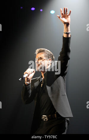 George Michael führt im MGM Grand Arena in Las Vegas, Nevada am 21. Juni 2008. Der englische Sänger und ehemaliger Sänger von Wham! Mitten in der ersten Tour in Nordamerika seit 17 Jahren mit seinem letzten Album '25'. (UPI Foto/Daniel Gluskoter) Stockfoto