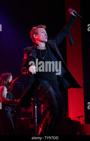 Billy Idol führt bei der Gemeinsamen im Hard Rock Casino in Las Vegas am 12. September 2008. Der 52jährige Deutsch Punk Rocker in Unterstützung seiner jüngsten Greatest Hits Album 'vergöttern Yourself" tourt. (UPI Foto/Daniel Gluskoter) Stockfoto