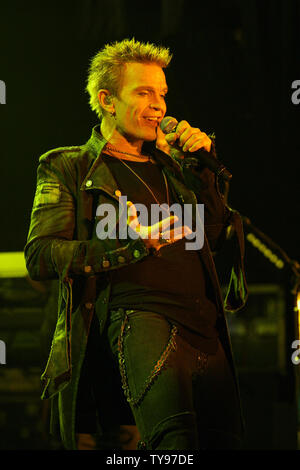 Billy Idol führt bei der Gemeinsamen im Hard Rock Casino in Las Vegas am 12. September 2008. Der 52jährige Deutsch Punk Rocker in Unterstützung seiner jüngsten Greatest Hits Album 'vergöttern Yourself" tourt. (UPI Foto/Daniel Gluskoter) Stockfoto