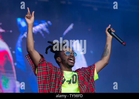 OSHUN (USA) DJ RODA (Musiker) Sänger, das Tragen der roten tartan Shirt an Afrika Oye, Sefton Park in Liverpool, Großbritannien Stockfoto