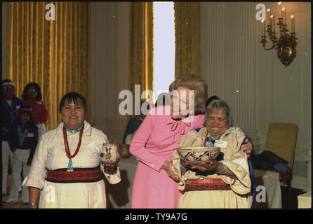 Frau Nixon Treffen mit Native Americans (Indianer) im Weißen Haus.; Umfang und Inhalt: Im Bild: Pat Nixon. Stockfoto