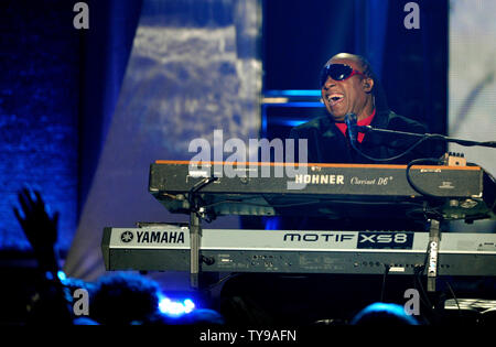 Sänger Stevie Wonder führt während der Soul Train Awards 2012 bei einem PH-Wert von Live im Planet Hollywood Resort & Casino in Las Vegas, Nevada an November 08, 2012. UPI/David Becker Stockfoto