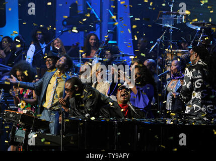 Sänger Stevie Wonder führt während der Soul Train Awards 2012 bei einem PH-Wert von Live im Planet Hollywood Resort & Casino in Las Vegas, Nevada an November 08, 2012. UPI/David Becker Stockfoto