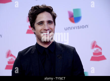 Diego Boneta kommt für die 16. jährlichen Latin Grammy Awards in der MGM Grand Garden Arena in Las Vegas, Nevada am 19. November 2015. Foto von Jim Ruymen/UPI Stockfoto