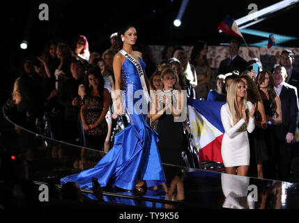Miss Philippinen, Pia Alonzo Wurtzbach, auf der Bühne der Miss Universe Pageant Wettbewerb im Planet Hollywood Resort & Casino in Las Vegas, Nevada am 20. Dezember 2015. Foto von James Atoa/UPI Stockfoto