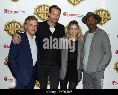 Christophe Walzer, Alexander Skarsgard, Margot Robbie und Samuel L. Jackson kommen für den Warner Bros. Bilder Präsentation auf CinemaCon 2016, Das Kolosseum im Caesars Palace, Las Vegas, Nevada am 12. April 2016. Foto von James Atoa/UPI Stockfoto