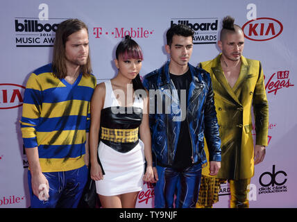 Künstler Jack Lawless, JinJoo Lee, Joe Jonas und Cole Whittle von dnce nehmen an der jährlichen Billboard Music Awards bei der T-Mobile Arena in Las Vegas, Nevada am 22. Mai 2016 statt. Foto von Jim Ruymen/UPI Stockfoto