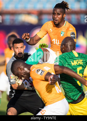 Kairo, Ägypten, 24. Juni: Jonathan Adjo Kodjia von Côte d'Ivoire während der 2019 Afrika Cup der Nationen 3D/3D Match zwischen Côte d'Ivoire und Südafrika an al-salam Stadion am 24. Juni 2019 in Kairo, Ägypten. (Foto von Sebastian Frej/MB Medien) Stockfoto