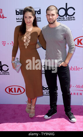 Schauspielerin Kelly Thiebaud und Schauspieler Bryan Craig nehmen an der jährlichen Billboard Music Awards bei der T-Mobile Arena in Las Vegas, Nevada am 22. Mai 2016 statt. Foto von Jim Ruymen/UPI Stockfoto