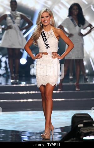 Top 15 Kandidat Miss Arkansas USA, Abby Floyd auf der Bühne der Miss USA Pageant Wettbewerb bei der T-Mobile Arena in Las Vegas, Nevada am 5. Juni 2016. Foto von James Atoa/UPI Stockfoto