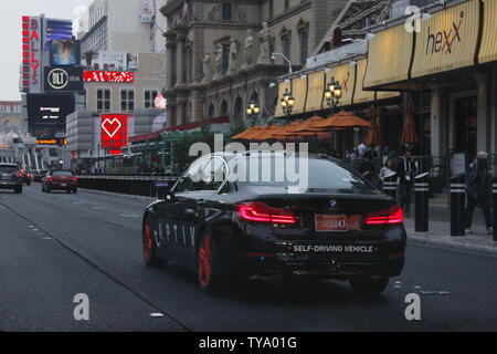 Eine der Aptiv Selbstfahrer Pkw Transport von Passagieren auf dem Vegas Strip während der 2018 International CES in Las Vegas, Nevada, 8. Januar 2018. Foto von James Atoa/UPI Stockfoto